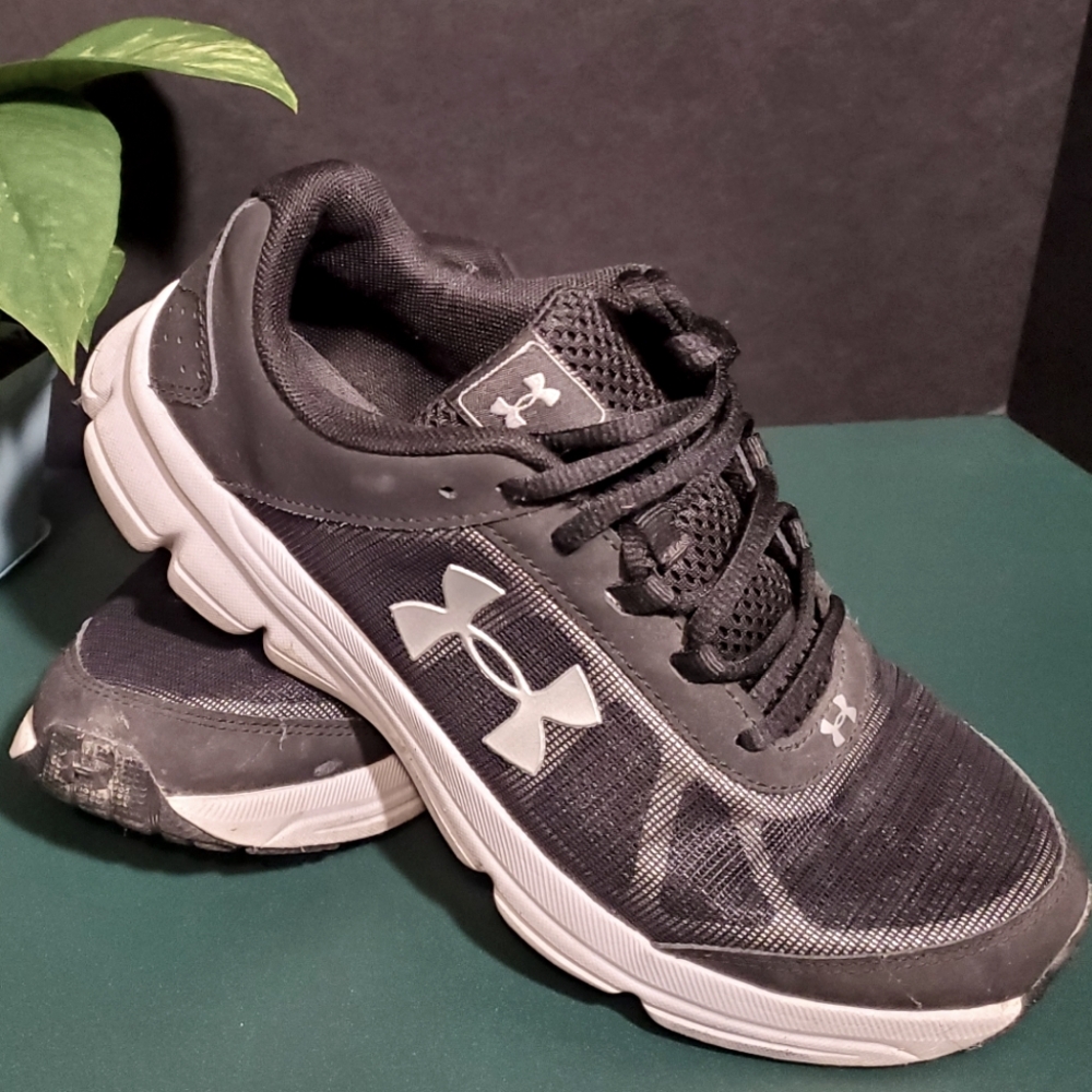Under Armor sneakers - youth 6.5